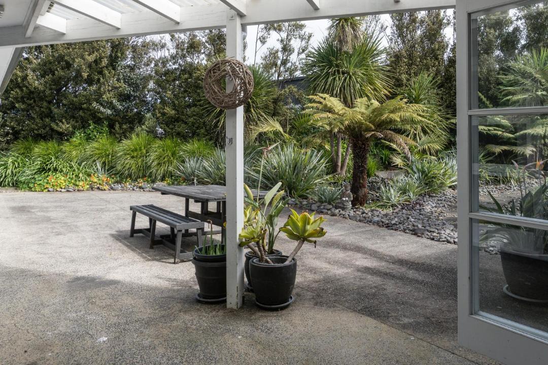 Photo of Others in Raglan