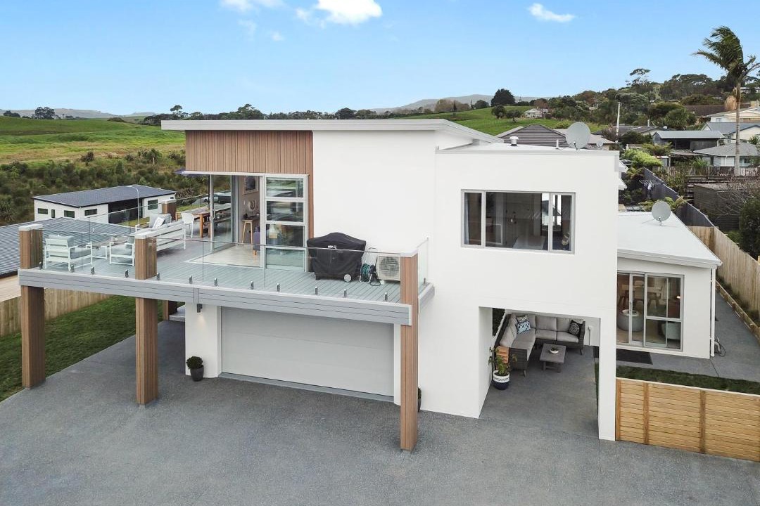 Photo of Others in Raglan