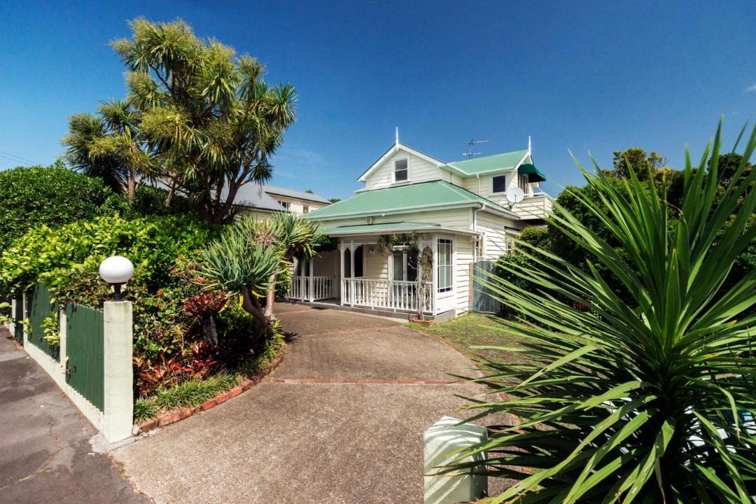 Photo of Others in Ponsonby