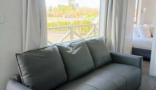 Large 2 Bedrooms Apartment