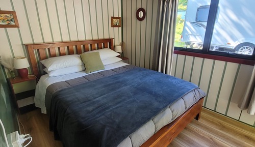 Caravans for 5 with Annex