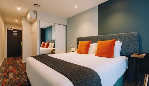Room, 1 King Bed (Compact, Motorway Facing)