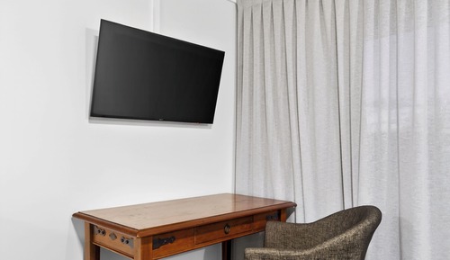 Studio, 1 King Bed, Accessible