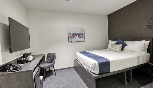 Room, 1 Queen Bed, No Windows