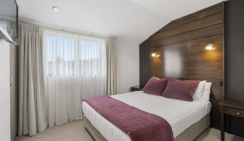 Two Bedroom Apartment (Upstairs)