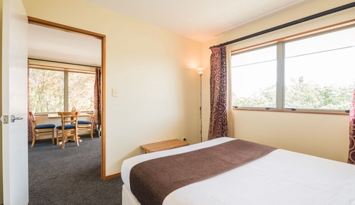 Suite, 1 Bedroom (1 Queen and 1 Twin Bed)