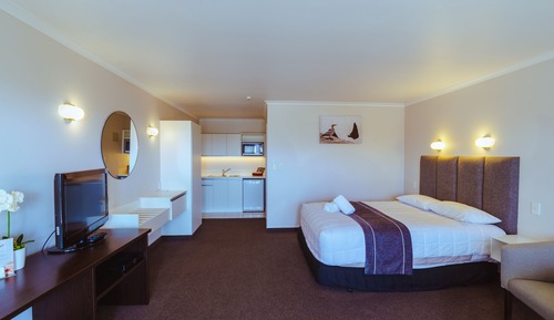 Studio Queen Spa Upper level