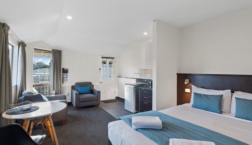 Superior Studio Suite, 1 Queen Bed, Accessible, Courtyard View