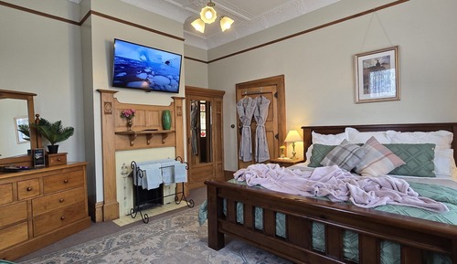 Luxury Room (McSkimmings Suite)