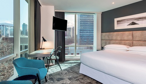 Room, 1 King Bed, Corner