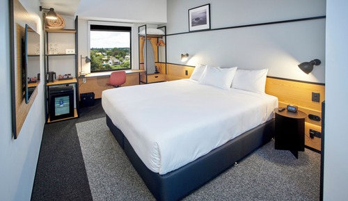 Standard Room, 1 King Bed
