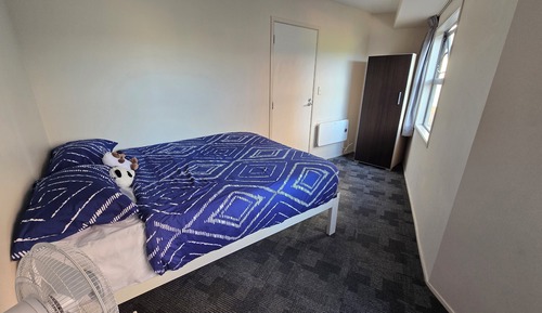 2-Bedroom Apartment with 1 Double and 2 Single Beds