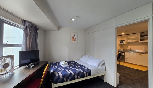 Double Lockable Room with Private Bathroom in Shared Two-Bedroom Apartment (No self isolation)