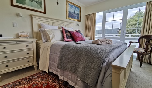 Superior Room, 1 Queen Bed, Ensuite, Lake View