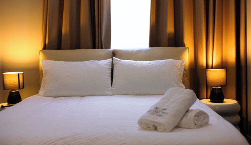 Queen room with Private Bathroom, 1 Queen bed