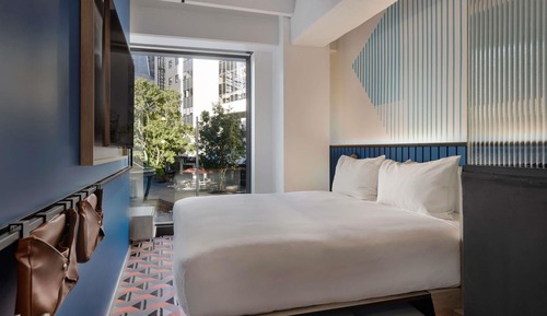 Room, 1 Queen Bed (Tribe Essential)