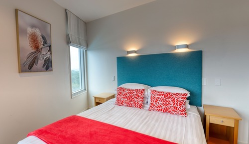 Two Bedroom Apartment with Sea View  Queen & Single