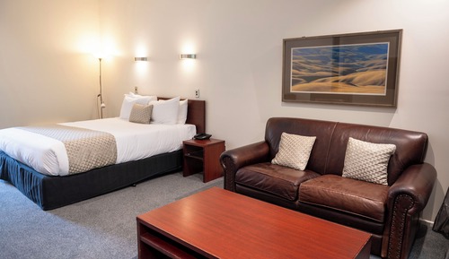 Deluxe Studio (Deluxe King Studio with Fireplace)