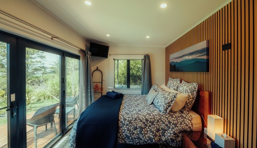 Premium Studio, 1 Queen Bed, River View