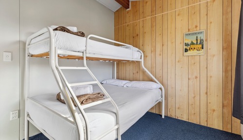 Superior 1 Bedroom Ensuite Cabin - 2 Queen Beds and Single Bed