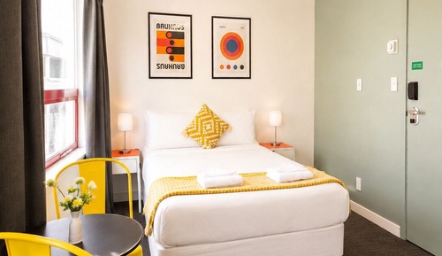 Classic Studio, 1 Queen Bed, Ensuite, City View