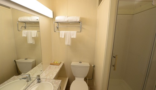 Deluxe Studio - Queen & Single Bed