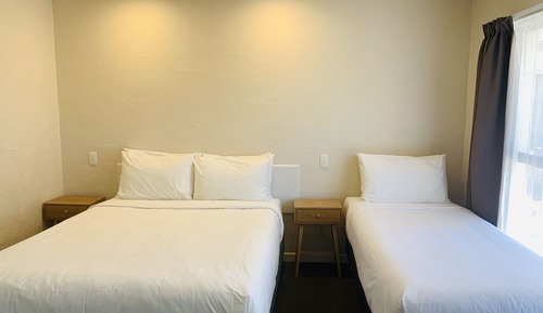 Morton (Basic) Studio - Queen & Single Bed