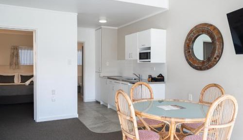 One-Bedroom with Courtyard 3