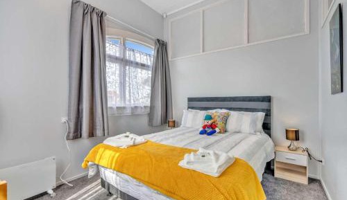Standard Queen Room
