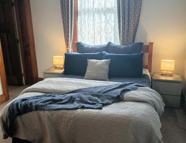 Deluxe Queen Suite