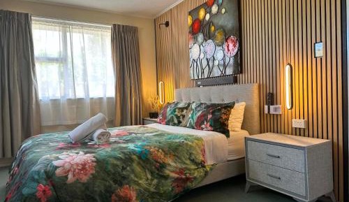 Queen Room with Shared Bathroom