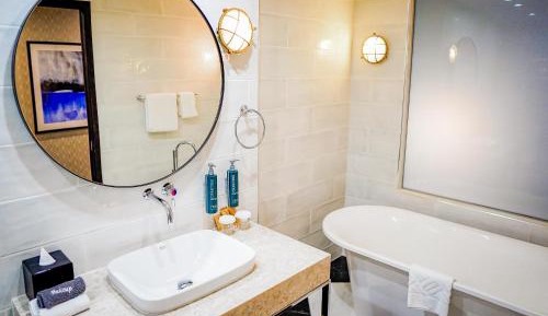 Junior King Suite