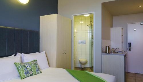 Two-Bedroom Apartment with Two Queen Beds