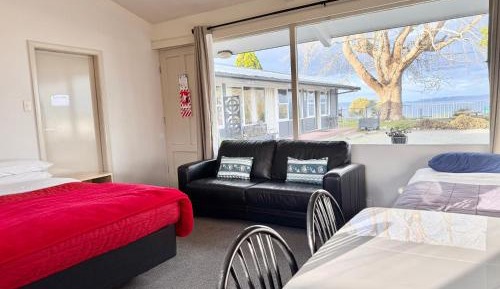 Executive One - Bedroom Apartment with Lake View