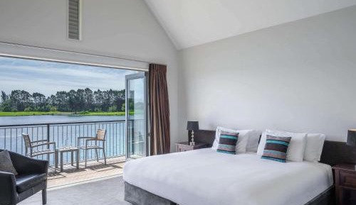 Lake view room