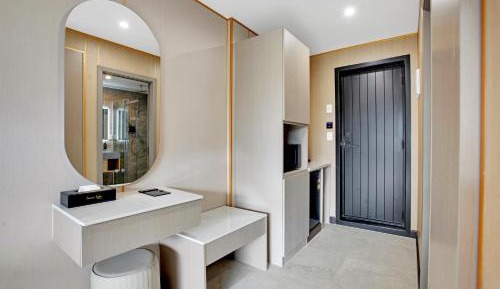 Deluxe King Suite