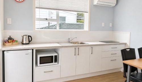One Bedroom Apartment (Downstairs)