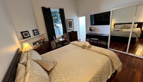 Deluxe King Suite
