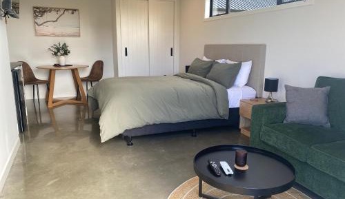 Studio Apartment with Queen Bed