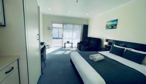 Queen Room with Spa Bath
