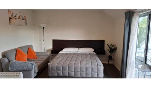 One-Bedroom Apartment (5 Adults)