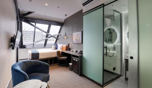 Business Queen Room