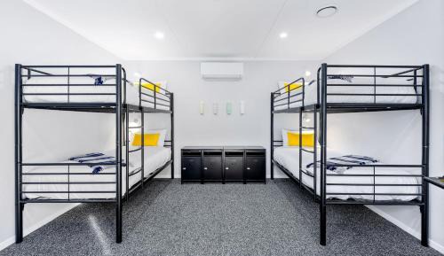 Single Bed in Mixed Dormitory Room
