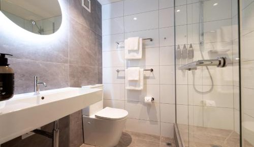 One Bedroom King Suite with Lounge
