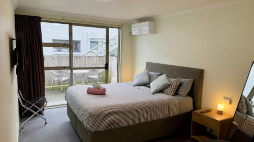 Queen Room with Shared Bathroom