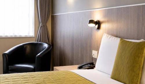 Queen Room with shower