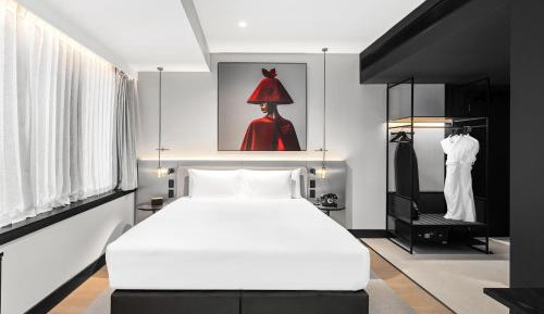 Superior Corner Room