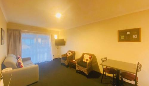 One-Bedroom Apartment Queen