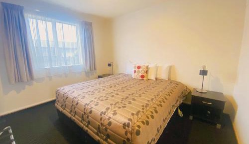 One-Bedroom Apartment King