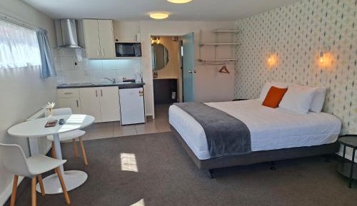 Large Studio with Hot Tub